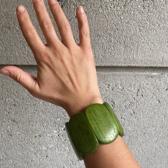 Green wood stretch bracelet - Picture 6 of 6